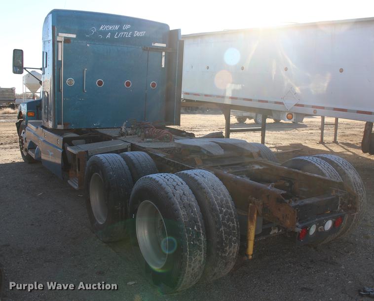 image for item DE8798 2007 Kenworth T600B semi truck