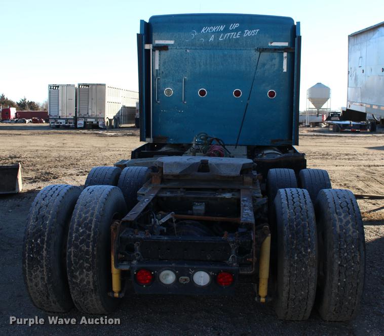 image for item DE8798 2007 Kenworth T600B semi truck