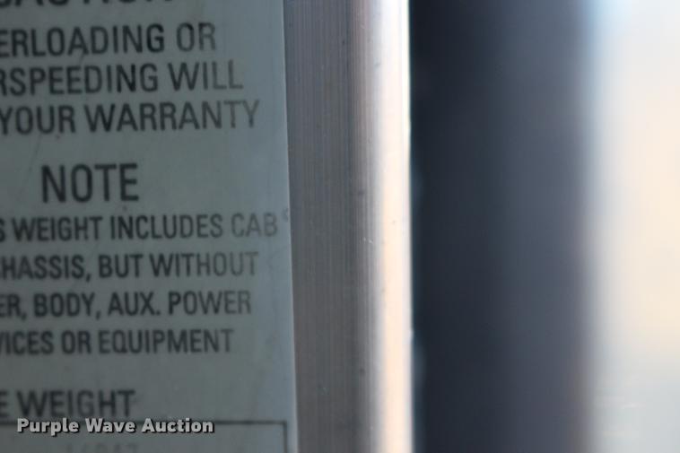 image for item DE8798 2007 Kenworth T600B semi truck