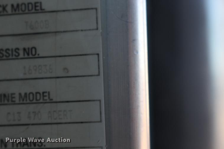 image for item DE8798 2007 Kenworth T600B semi truck