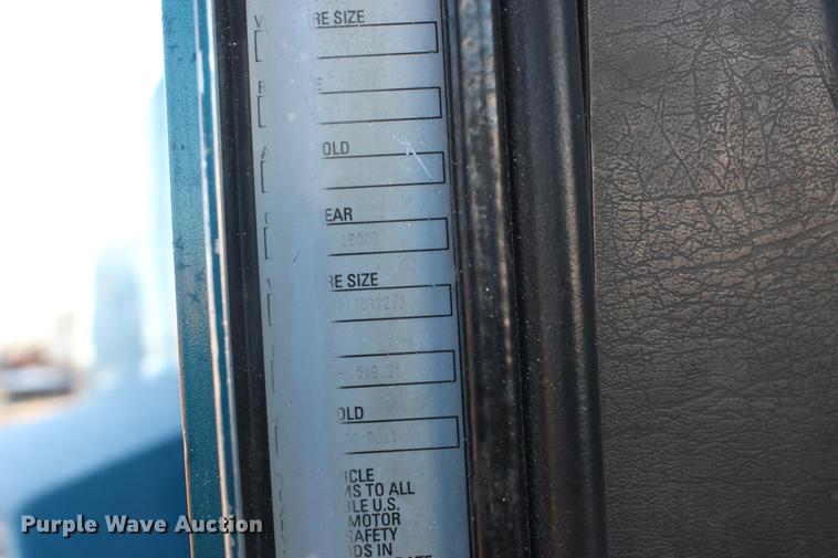 image for item DE8798 2007 Kenworth T600B semi truck