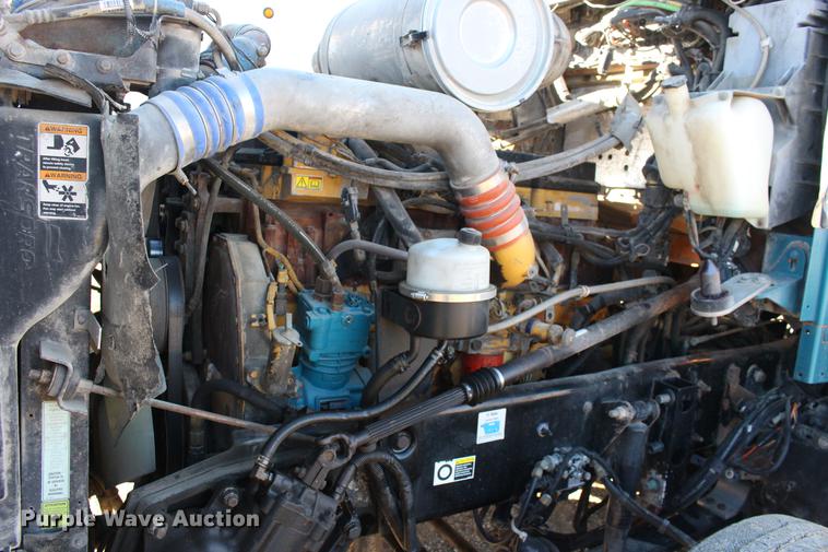 image for item DE8798 2007 Kenworth T600B semi truck