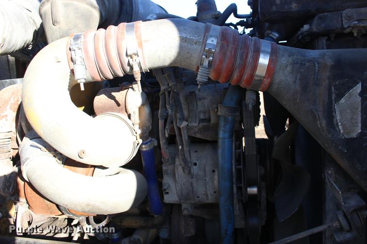 image for item DE8798 2007 Kenworth T600B semi truck