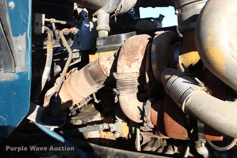 image for item DE8798 2007 Kenworth T600B semi truck