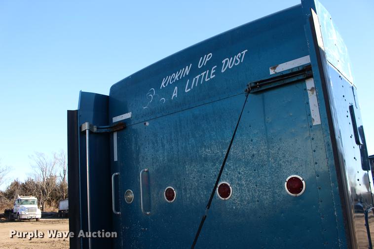 image for item DE8798 2007 Kenworth T600B semi truck