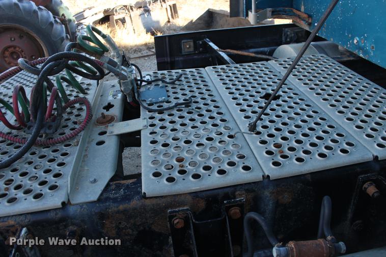 image for item DE8798 2007 Kenworth T600B semi truck