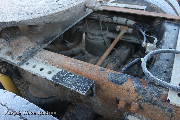 image for item DE8798 2007 Kenworth T600B semi truck