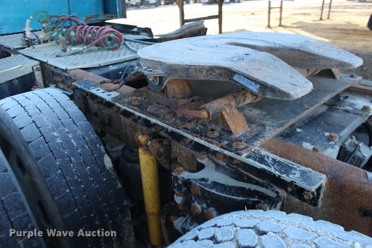 image for item DE8798 2007 Kenworth T600B semi truck