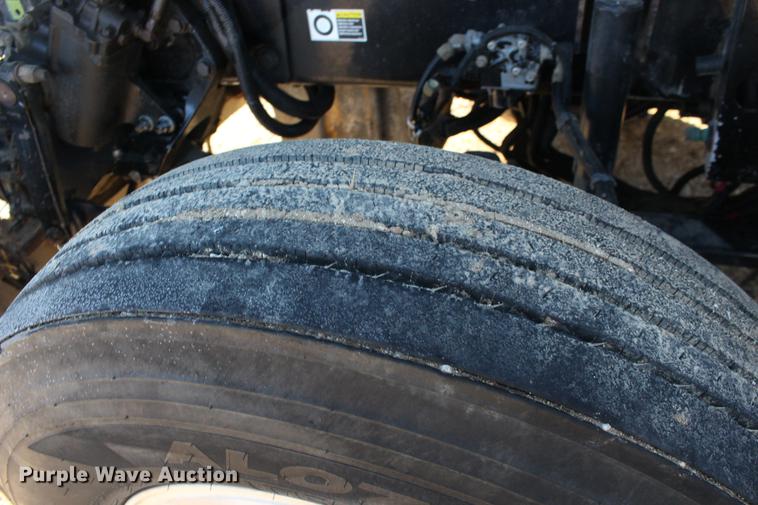 image for item DE8798 2007 Kenworth T600B semi truck