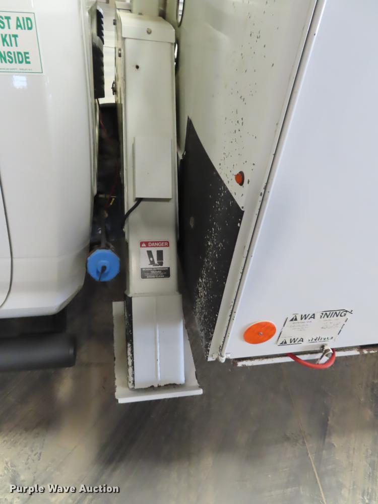 image for item DF1346 2014 Dodge Ram 5500 bucket truck