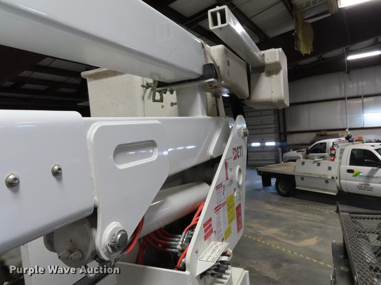 image for item DF1346 2014 Dodge Ram 5500 bucket truck
