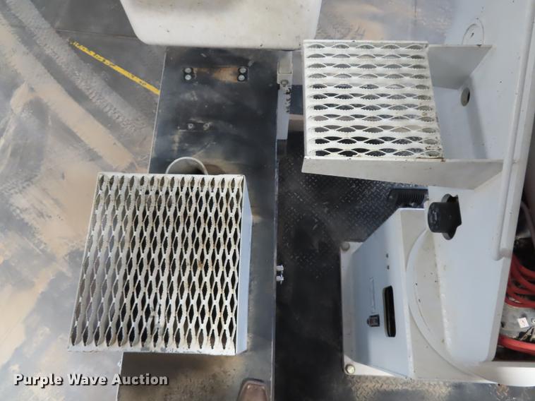 image for item DF1346 2014 Dodge Ram 5500 bucket truck