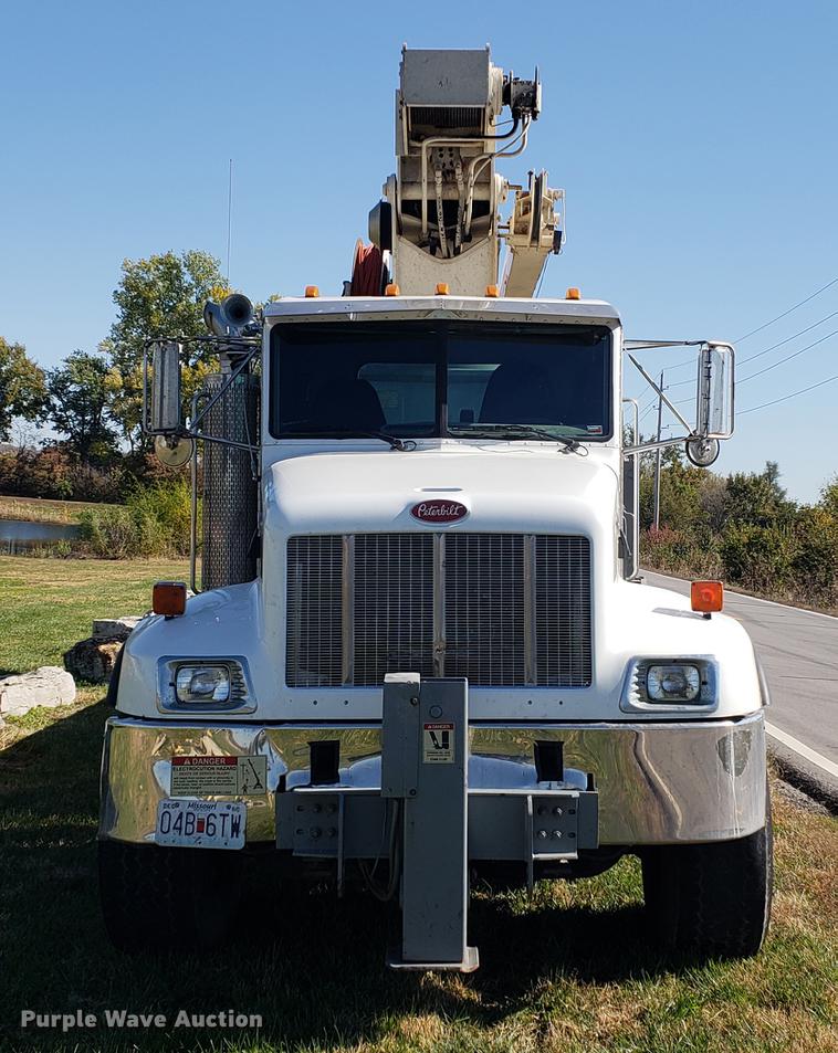 image for item DF2487 2002 Peterbilt 330 crane truck