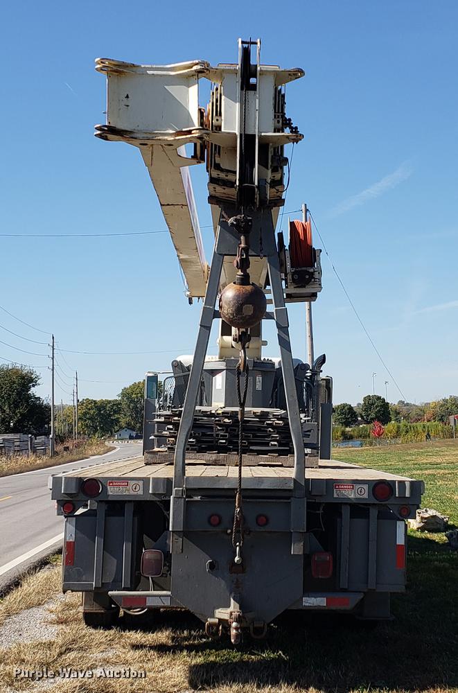 image for item DF2487 2002 Peterbilt 330 crane truck