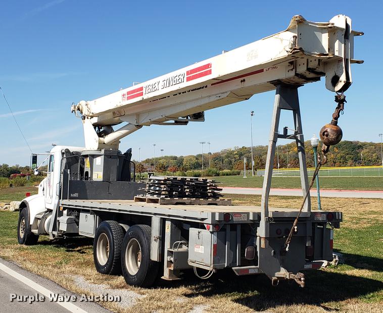 image for item DF2487 2002 Peterbilt 330 crane truck