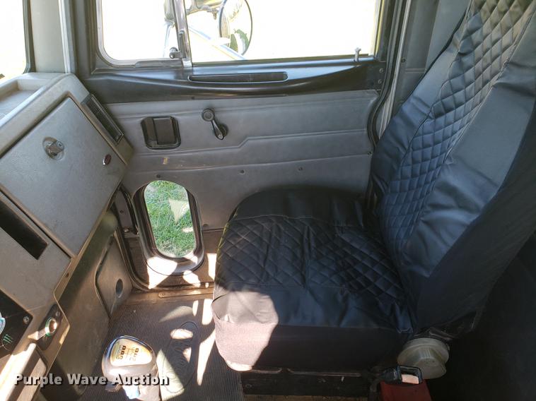 image for item DF2487 2002 Peterbilt 330 crane truck