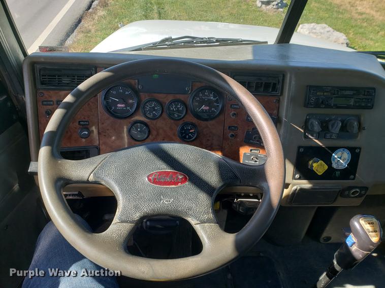 image for item DF2487 2002 Peterbilt 330 crane truck