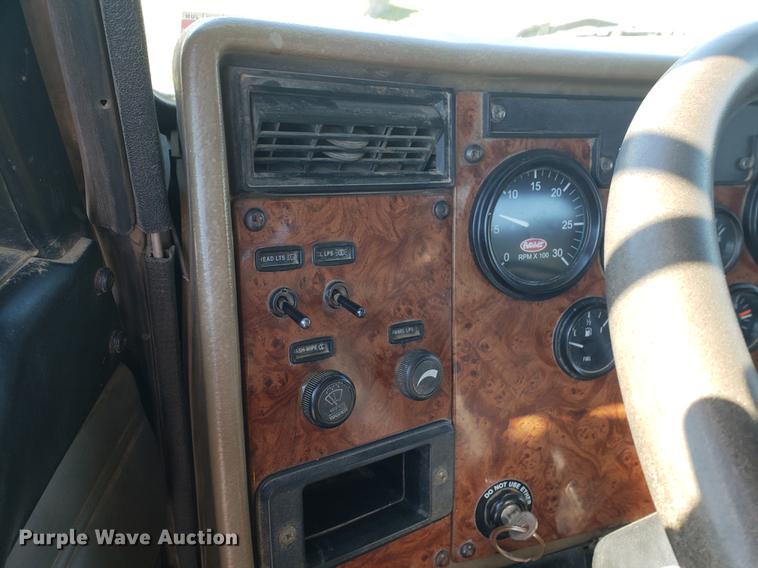 image for item DF2487 2002 Peterbilt 330 crane truck