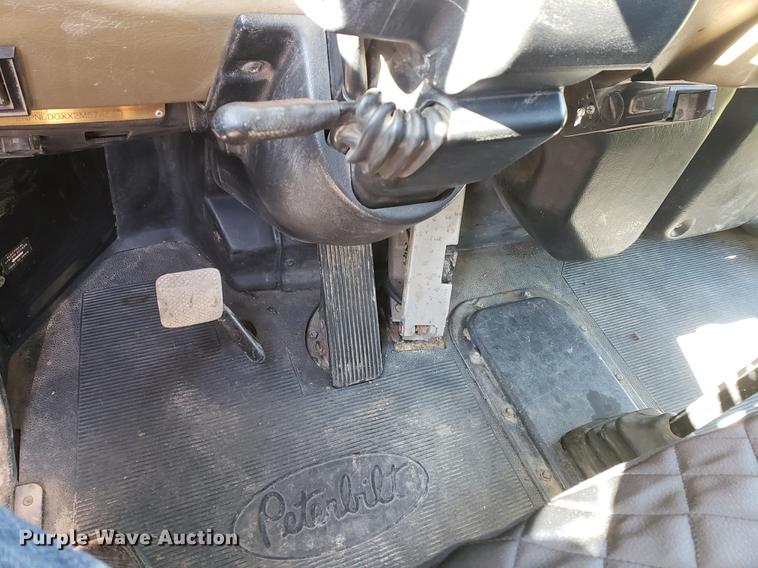 image for item DF2487 2002 Peterbilt 330 crane truck