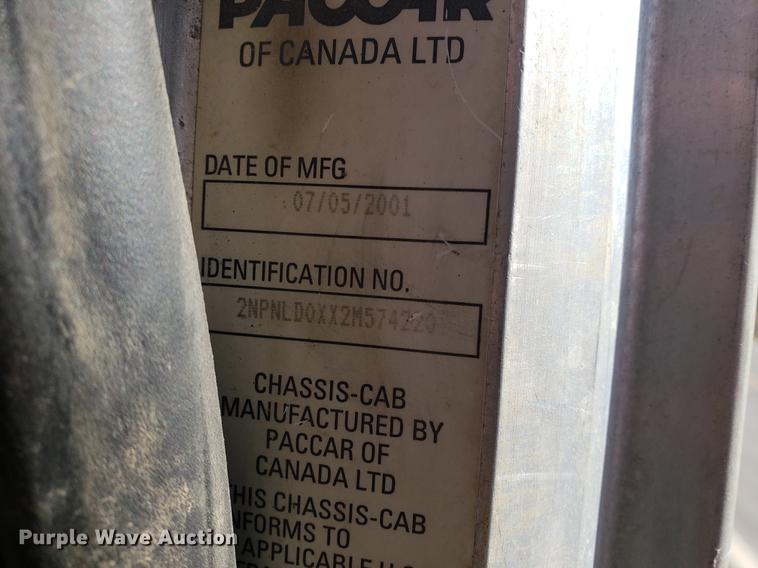 image for item DF2487 2002 Peterbilt 330 crane truck