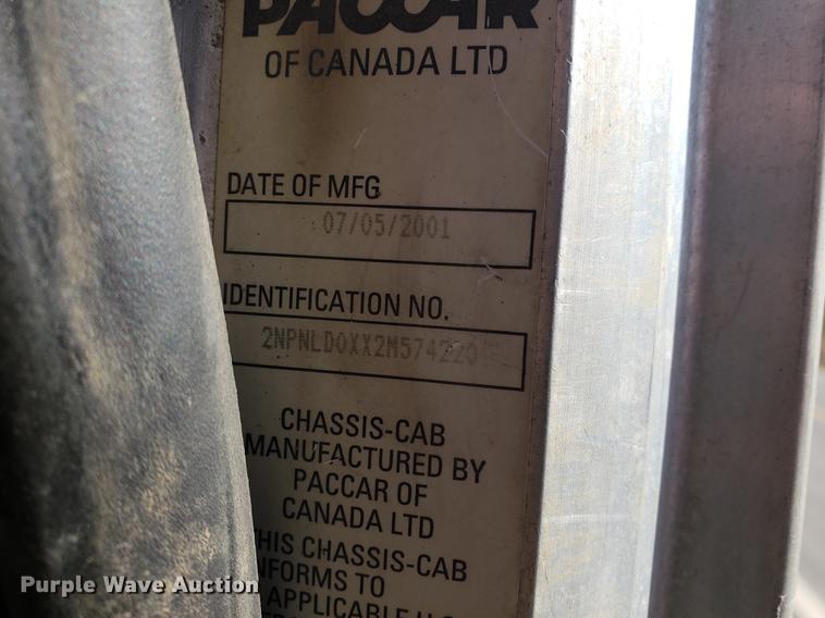 image for item DF2487 2002 Peterbilt 330 crane truck