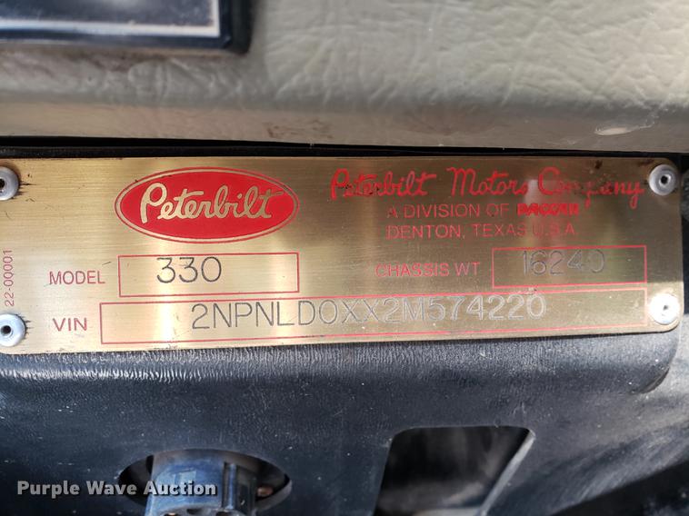 image for item DF2487 2002 Peterbilt 330 crane truck