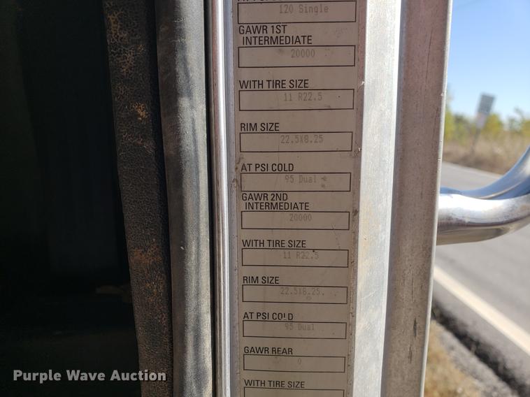 image for item DF2487 2002 Peterbilt 330 crane truck