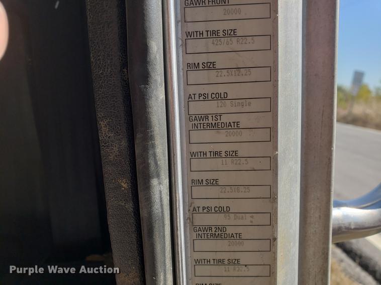 image for item DF2487 2002 Peterbilt 330 crane truck