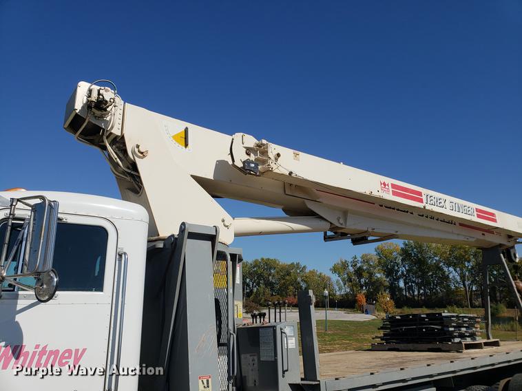 image for item DF2487 2002 Peterbilt 330 crane truck