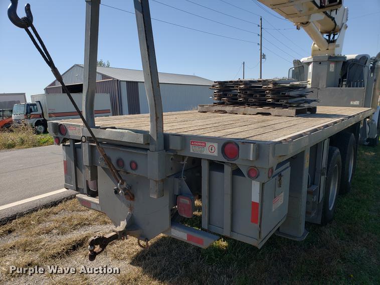 image for item DF2487 2002 Peterbilt 330 crane truck