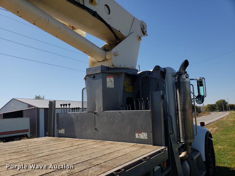 image for item DF2487 2002 Peterbilt 330 crane truck