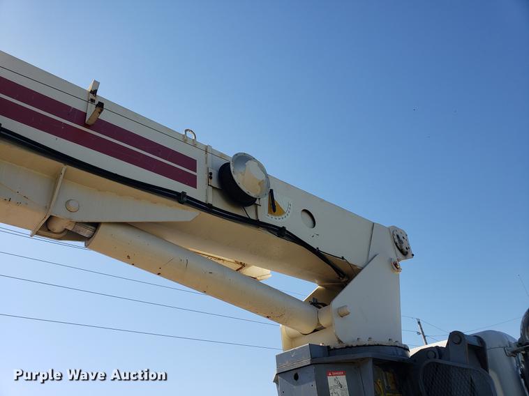 image for item DF2487 2002 Peterbilt 330 crane truck