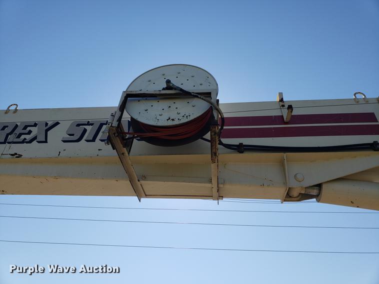 image for item DF2487 2002 Peterbilt 330 crane truck