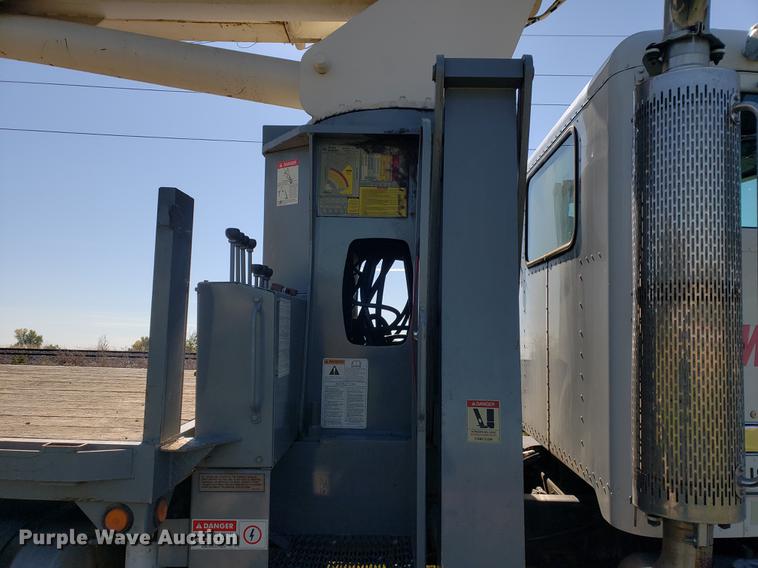 image for item DF2487 2002 Peterbilt 330 crane truck