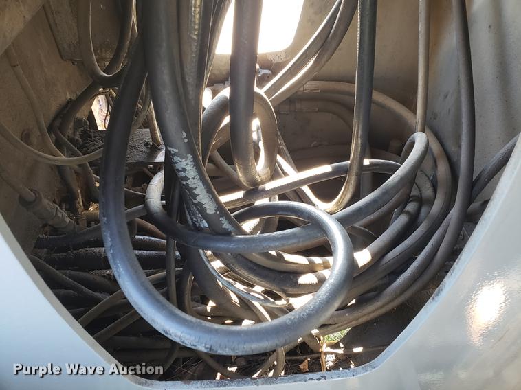 image for item DF2487 2002 Peterbilt 330 crane truck