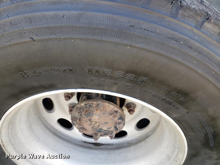 image for item DF2487 2002 Peterbilt 330 crane truck