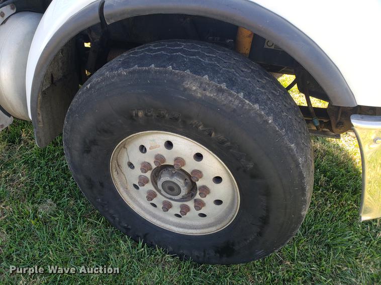 image for item DF2487 2002 Peterbilt 330 crane truck