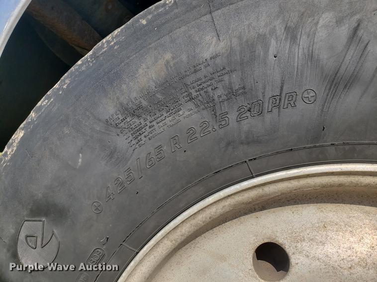 image for item DF2487 2002 Peterbilt 330 crane truck