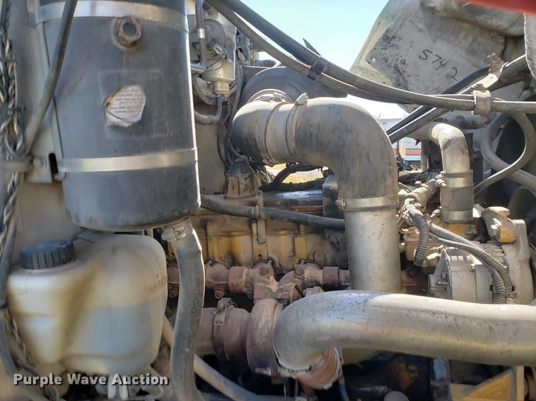 image for item DF2487 2002 Peterbilt 330 crane truck