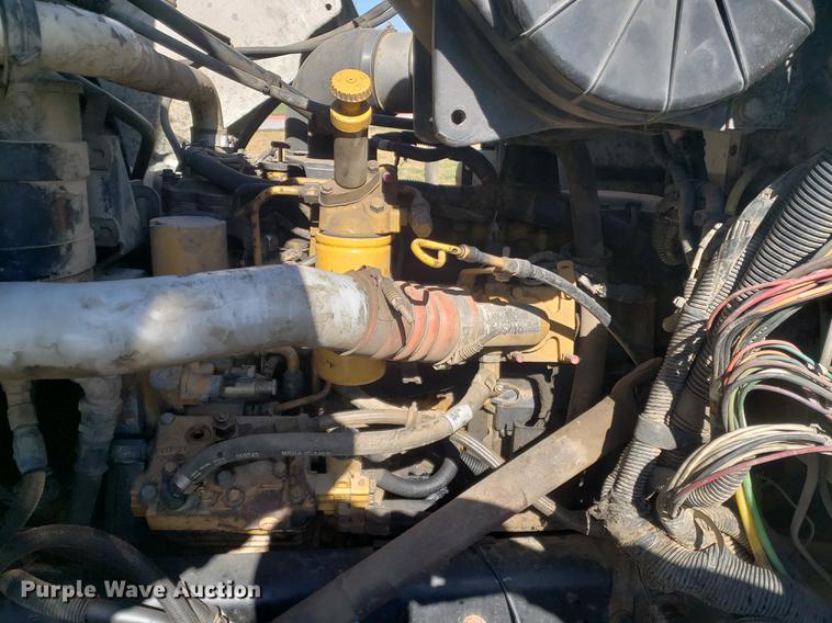 image for item DF2487 2002 Peterbilt 330 crane truck