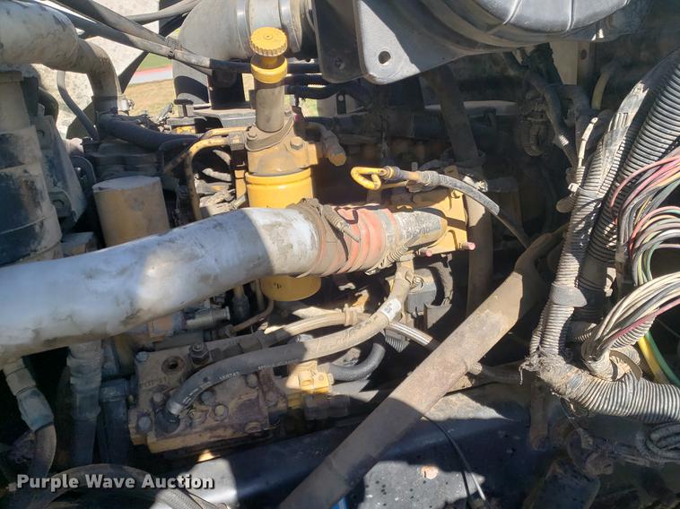 image for item DF2487 2002 Peterbilt 330 crane truck