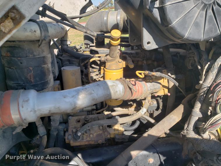 image for item DF2487 2002 Peterbilt 330 crane truck