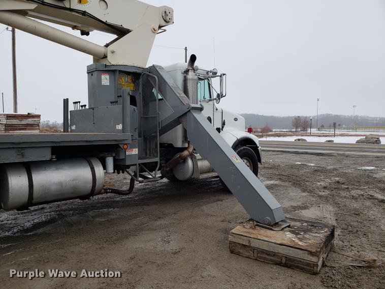 image for item DF2487 2002 Peterbilt 330 crane truck