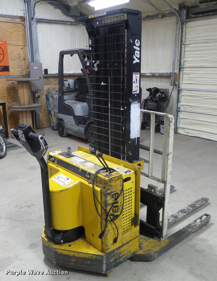 image for item DF2940 Yale MSW030SCN forklift