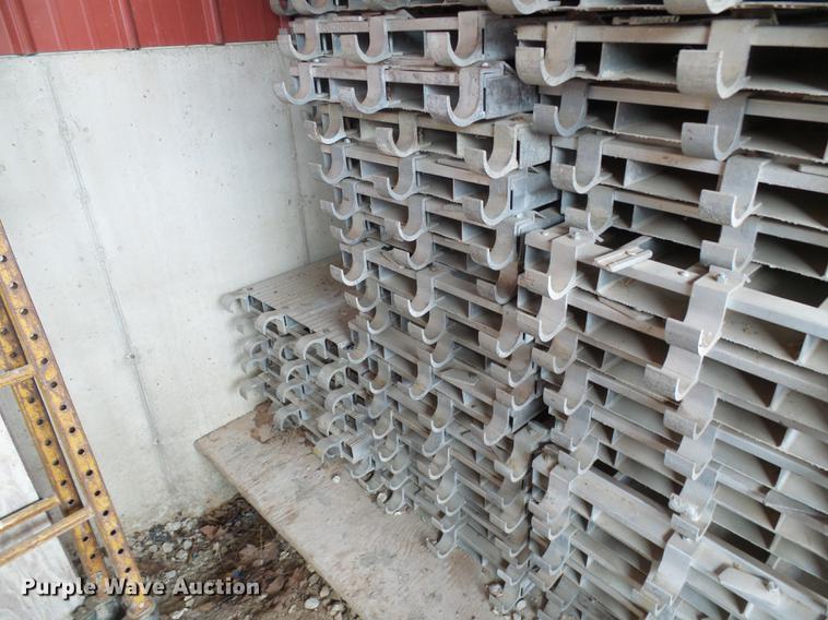 image for item DF7092 Universal Manufacturing scaffolding planks