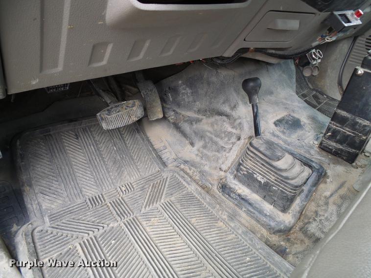 image for item DF7097 2008 Ford F550 Super Duty dump flatbed truck