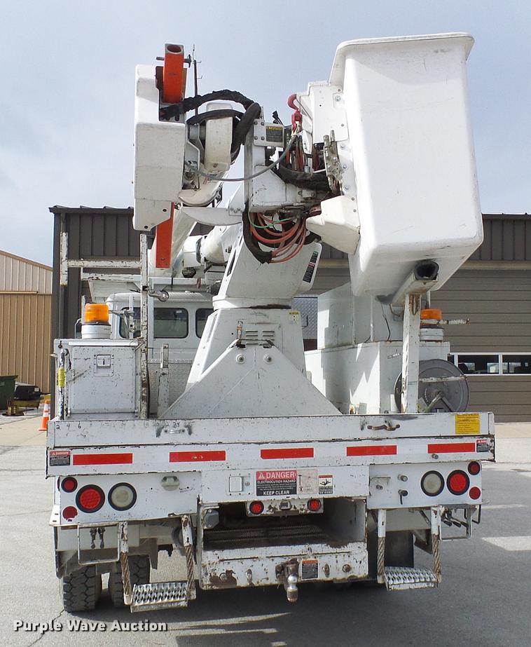 image for item DF7101 2003 Freightliner Business Class M2 bucket truck