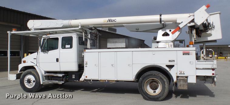 image for item DF7101 2003 Freightliner Business Class M2 bucket truck