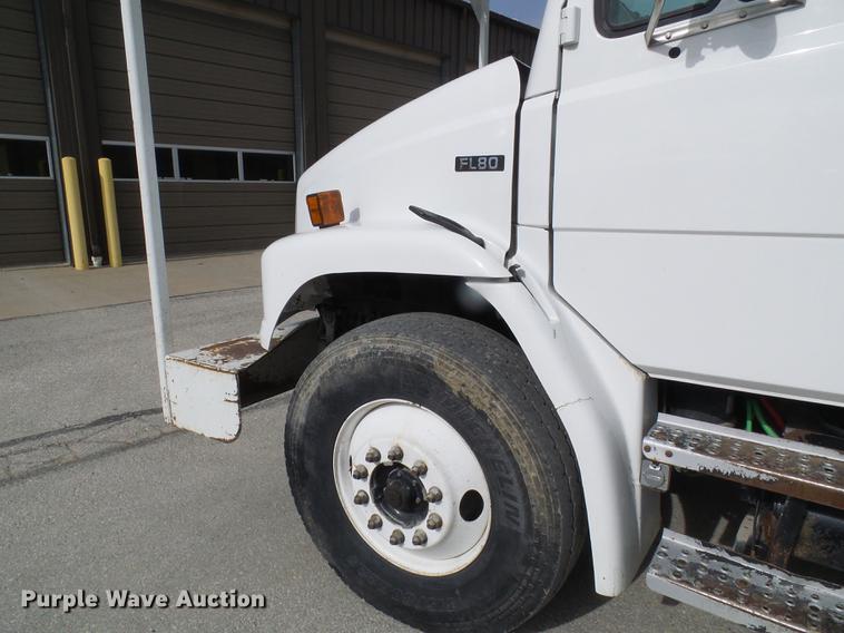 image for item DF7101 2003 Freightliner Business Class M2 bucket truck