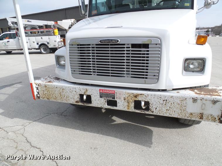 image for item DF7101 2003 Freightliner Business Class M2 bucket truck